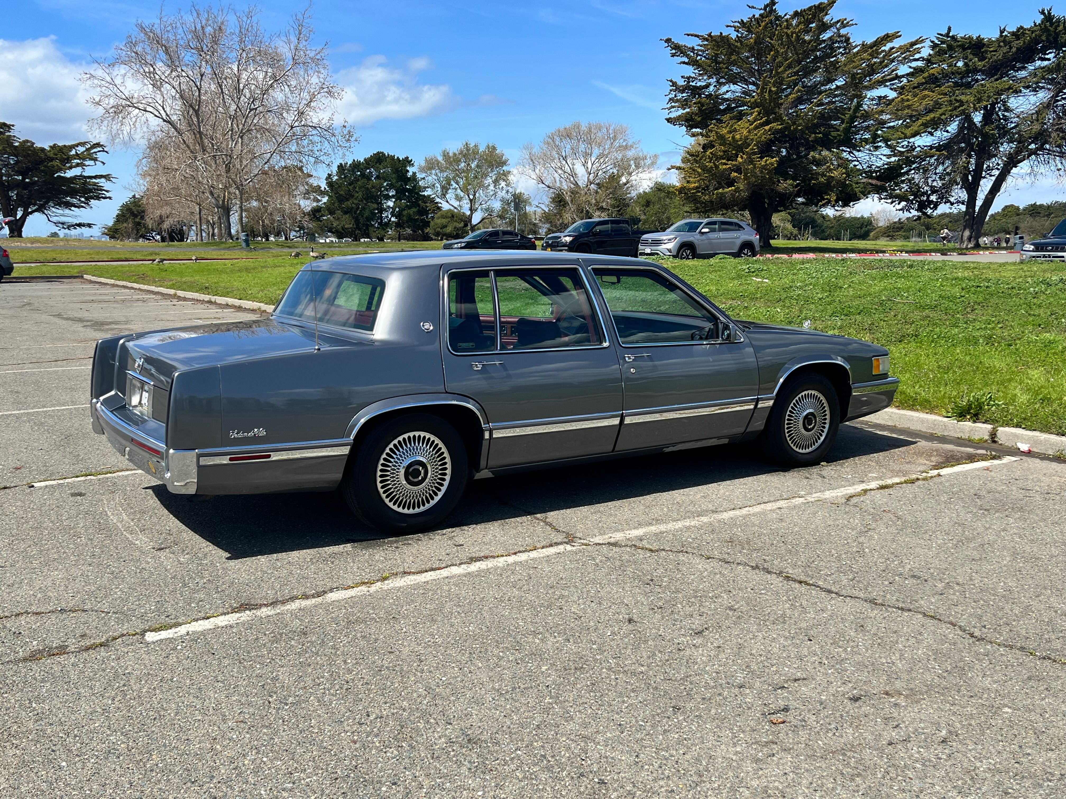 Used 1992 Cadillac De Ville Sedan FWD image 2