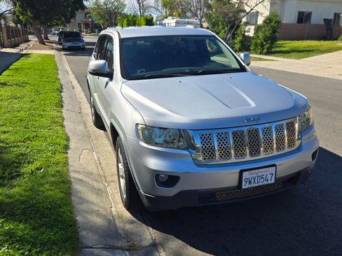 Used 2011 Jeep Grand Cherokee Laredo image 1