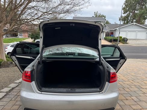 Used 2011 Audi A4 2.0T Premium image 9