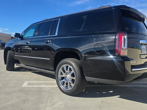 Used 2017 GMC Yukon XL Denali image 11