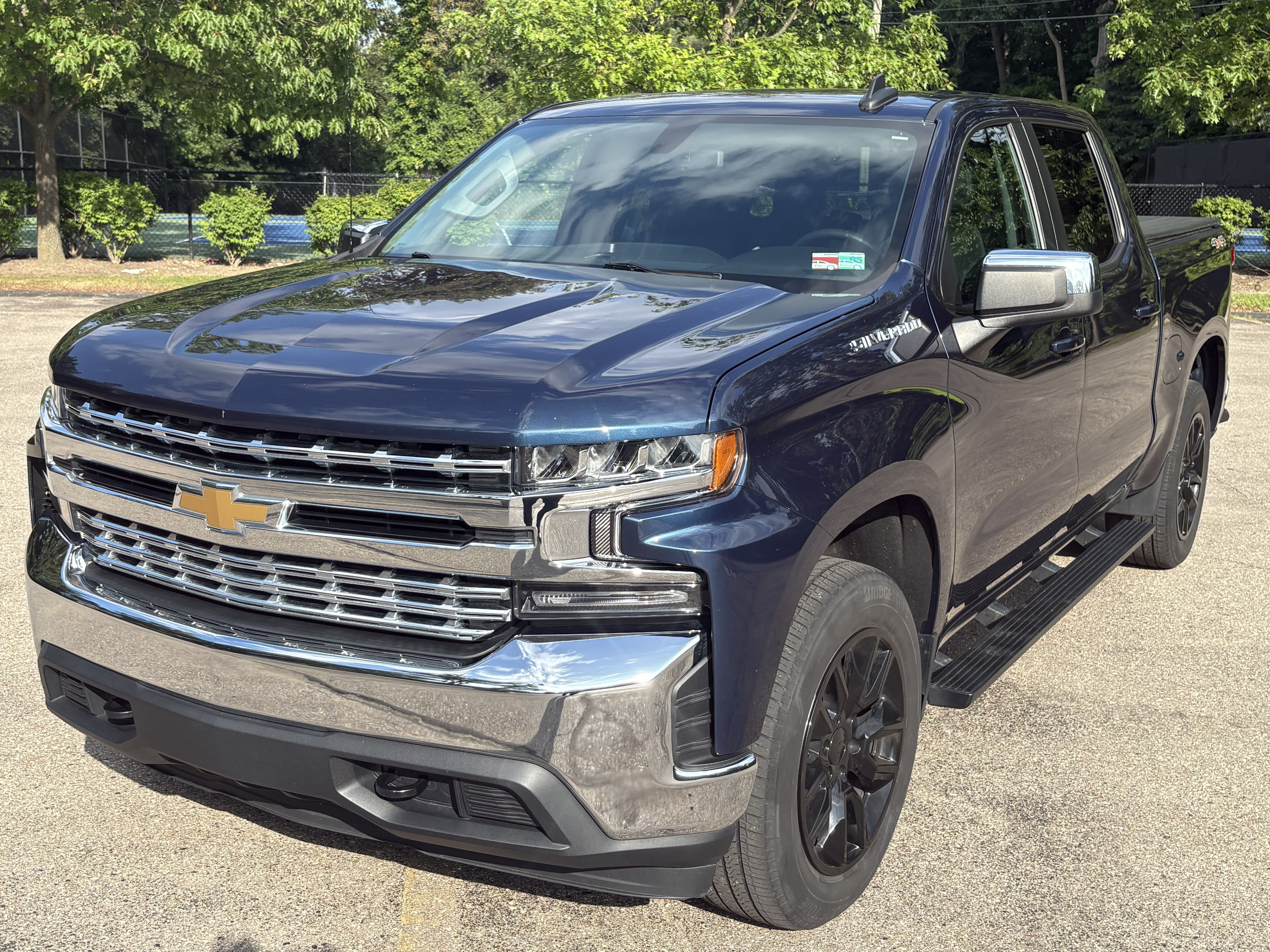 Used 2022 Chevrolet Silverado 1500 LT AWD/4WD image 1