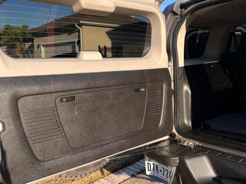 Used 2008 HUMMER H3 image 9