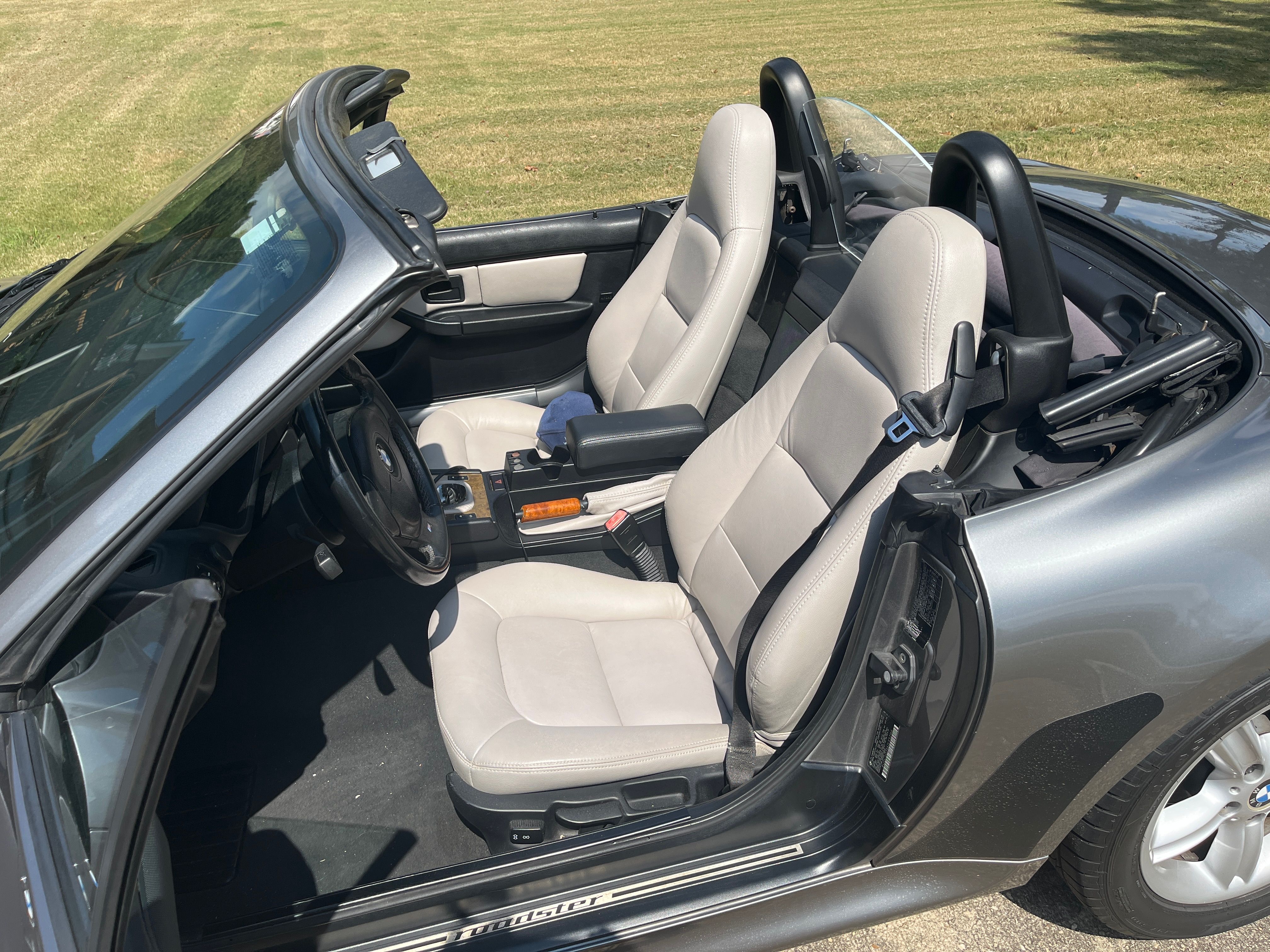 Used 2002 BMW Z3 2.5i RWD image 2