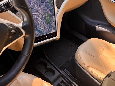 Used 2013 Tesla Model S Performance image 10