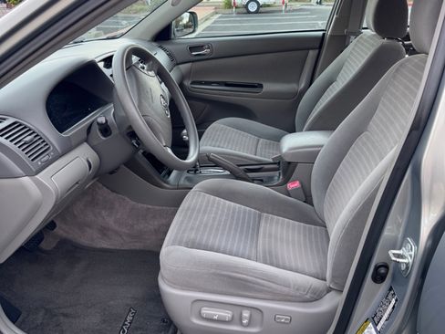 Used 2005 Toyota Camry LE image 8