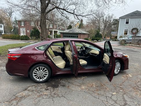 Used 2013 Toyota Avalon Limited image 2