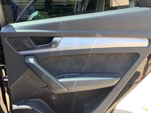 Used 2020 Audi SQ5 Premium image 13