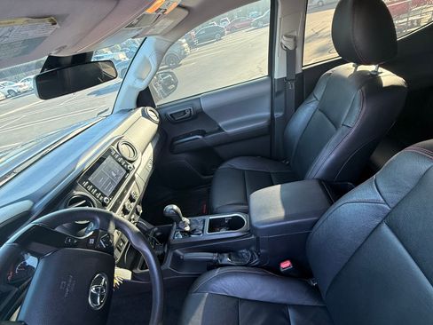 Used 2022 Toyota Tacoma SR w/ SR Convenience Package RWD image 9