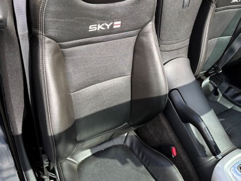 Used 2009 Saturn Sky Red Line w/ Weekend Getaway Package image 4