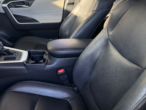 Used 2020 Toyota RAV4 XLE w/ Convenience Package image 13