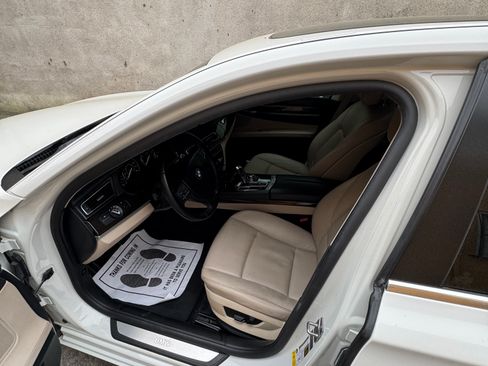 Used 2011 BMW 740i image 9