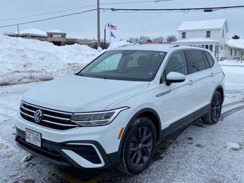 Used 2022 Volkswagen Tiguan SE image 9