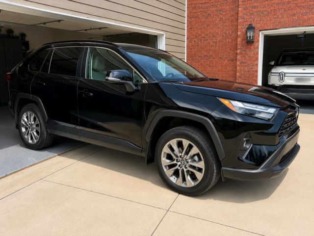 Used 2025 Toyota RAV4 XLE Premium w/ Weather Package AWD/4WD image 5