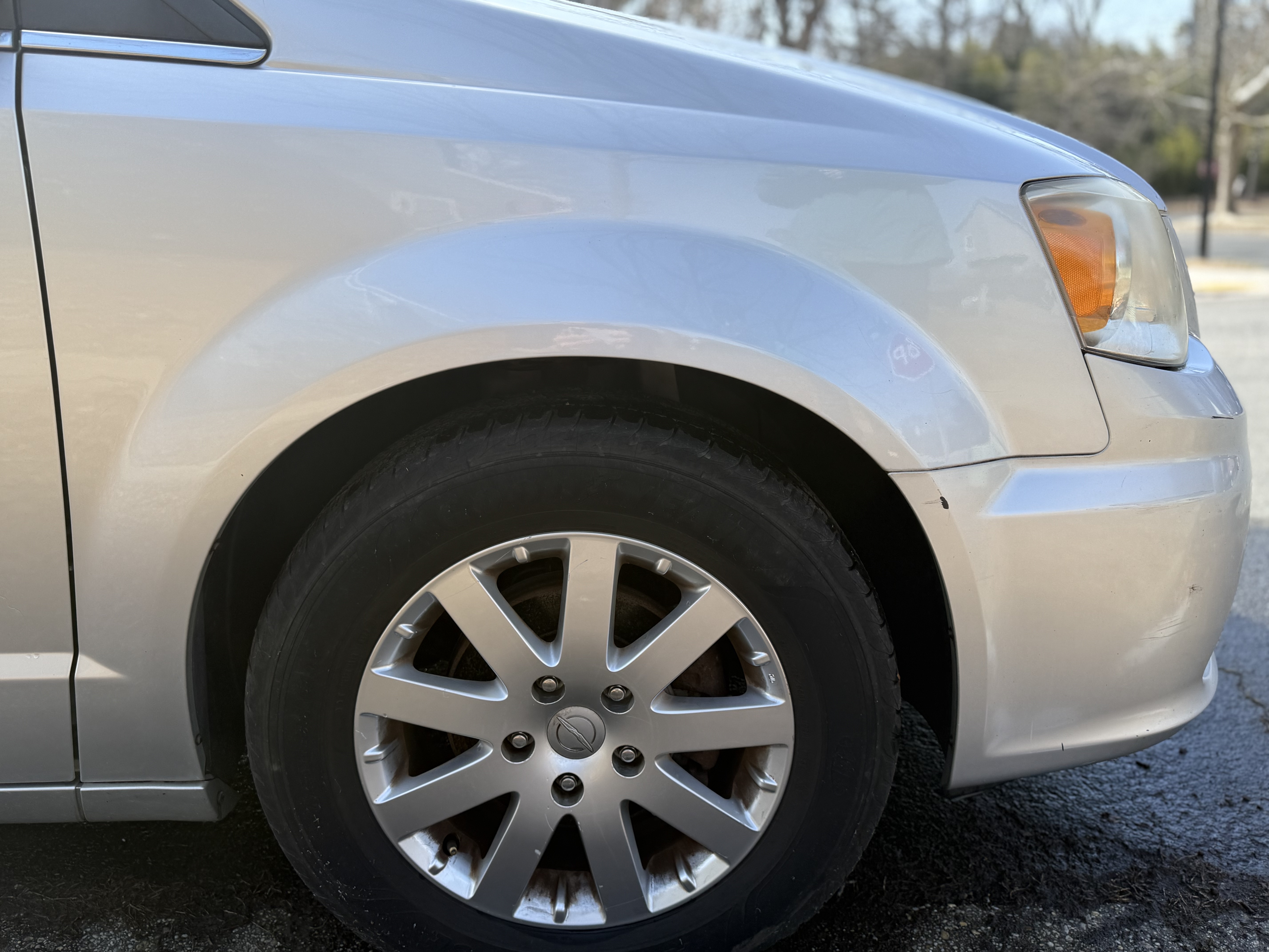 Used 2011 Chrysler Town & Country Touring-L w/ Entertainment Group #2 FWD image 11
