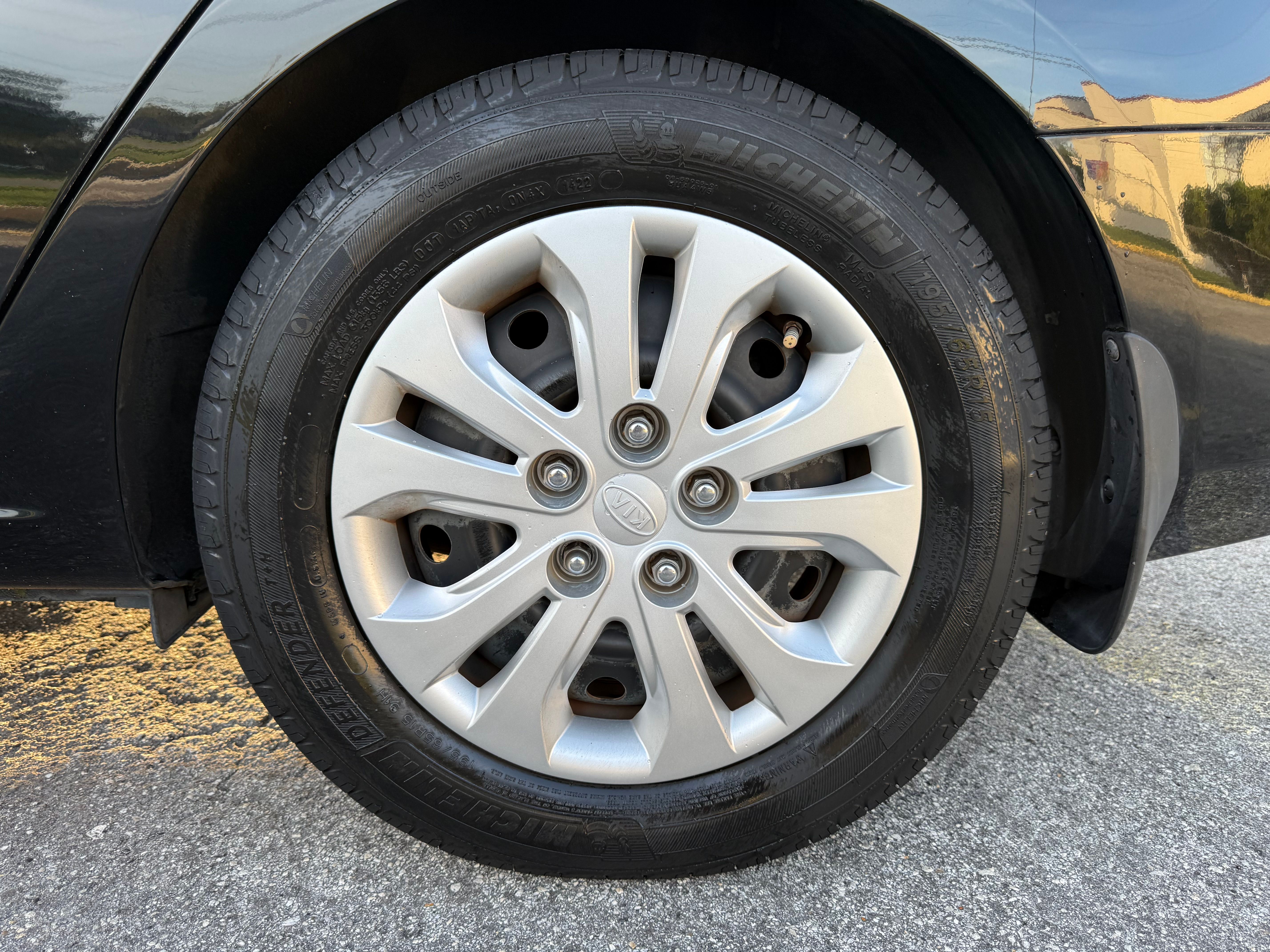 Used 2013 Kia Forte EX w/ Fuel Economy Pkg FWD image 9