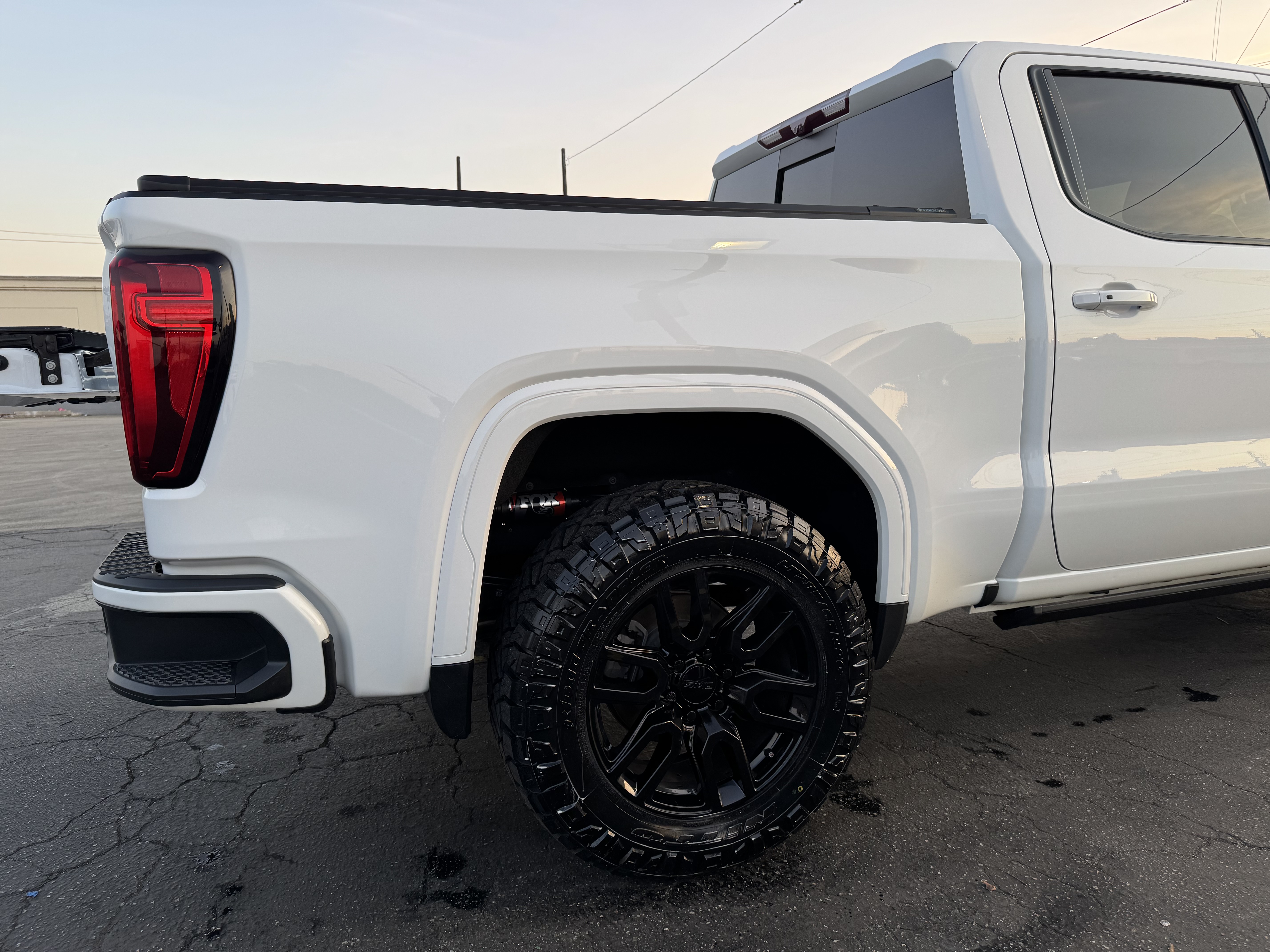 Used 2020 GMC Sierra 1500 AT4 w/ AT4 Premium Package AWD/4WD image 2