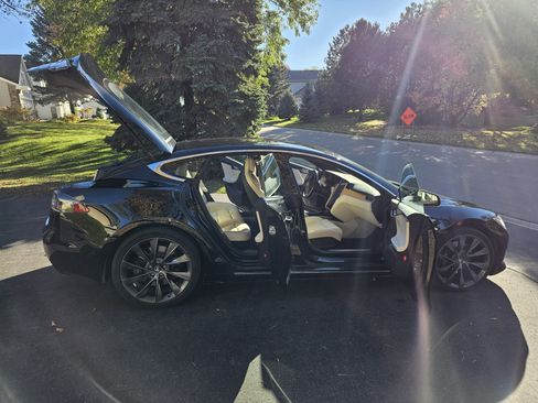 Used 2019 Tesla Model S Standard Range image 10