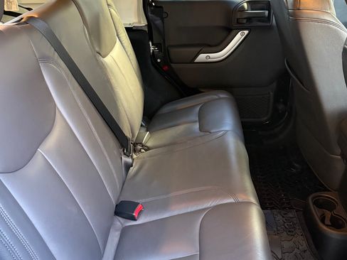 Used 2015 Jeep Wrangler Unlimited Sahara w/ Katzkin Premium Leather Group image 11