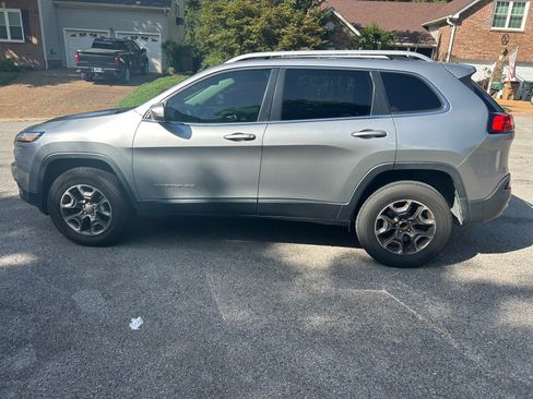 Used 2017 Jeep Cherokee Latitude w/ Safety/Convenience Group FWD image 1