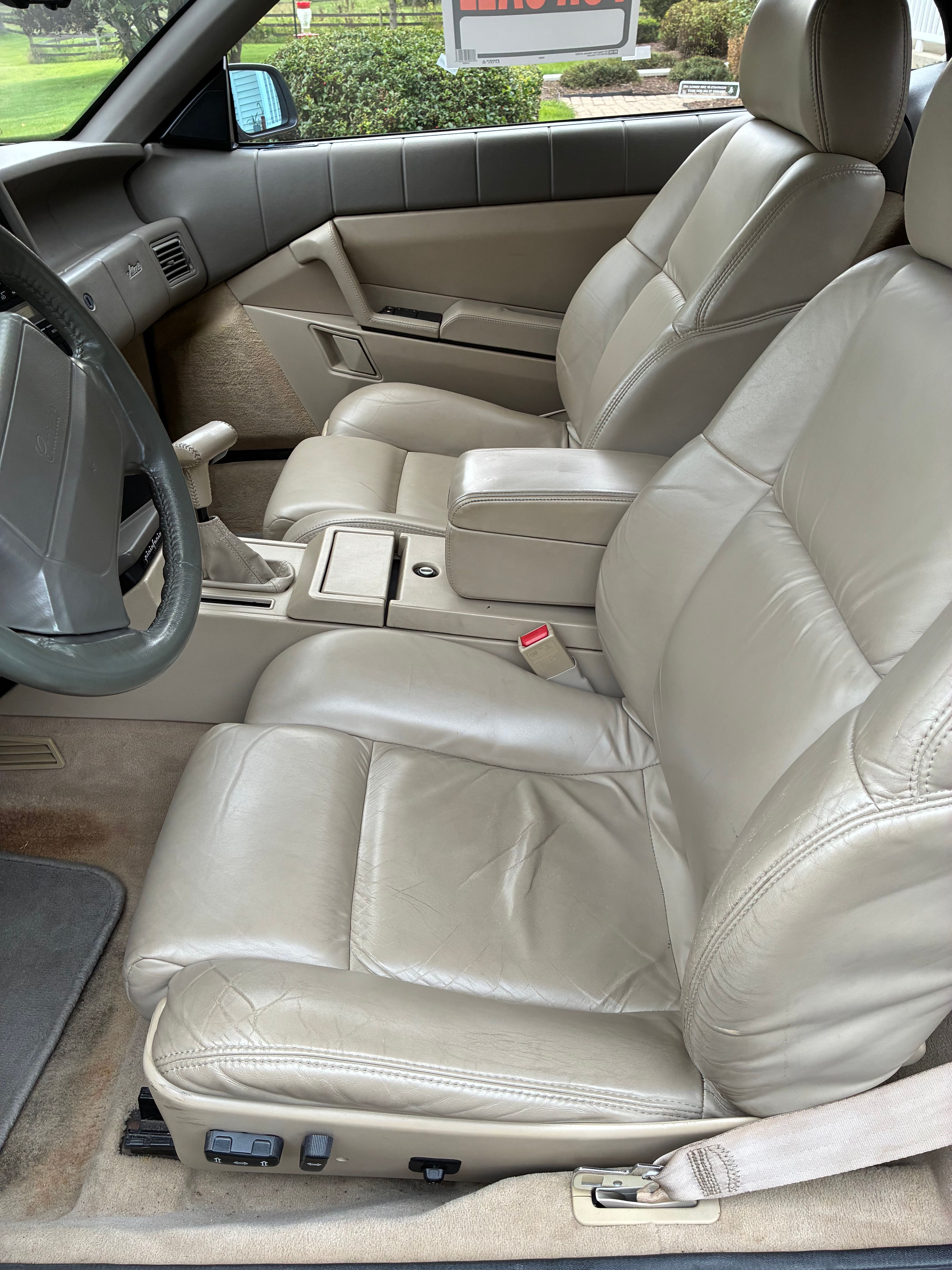Used 1993 Cadillac Allante FWD image 6