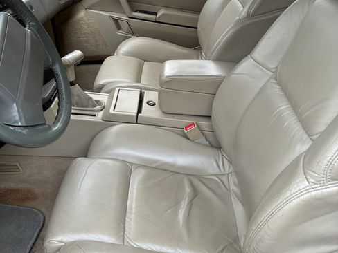 Used 1993 Cadillac Allante FWD image 6