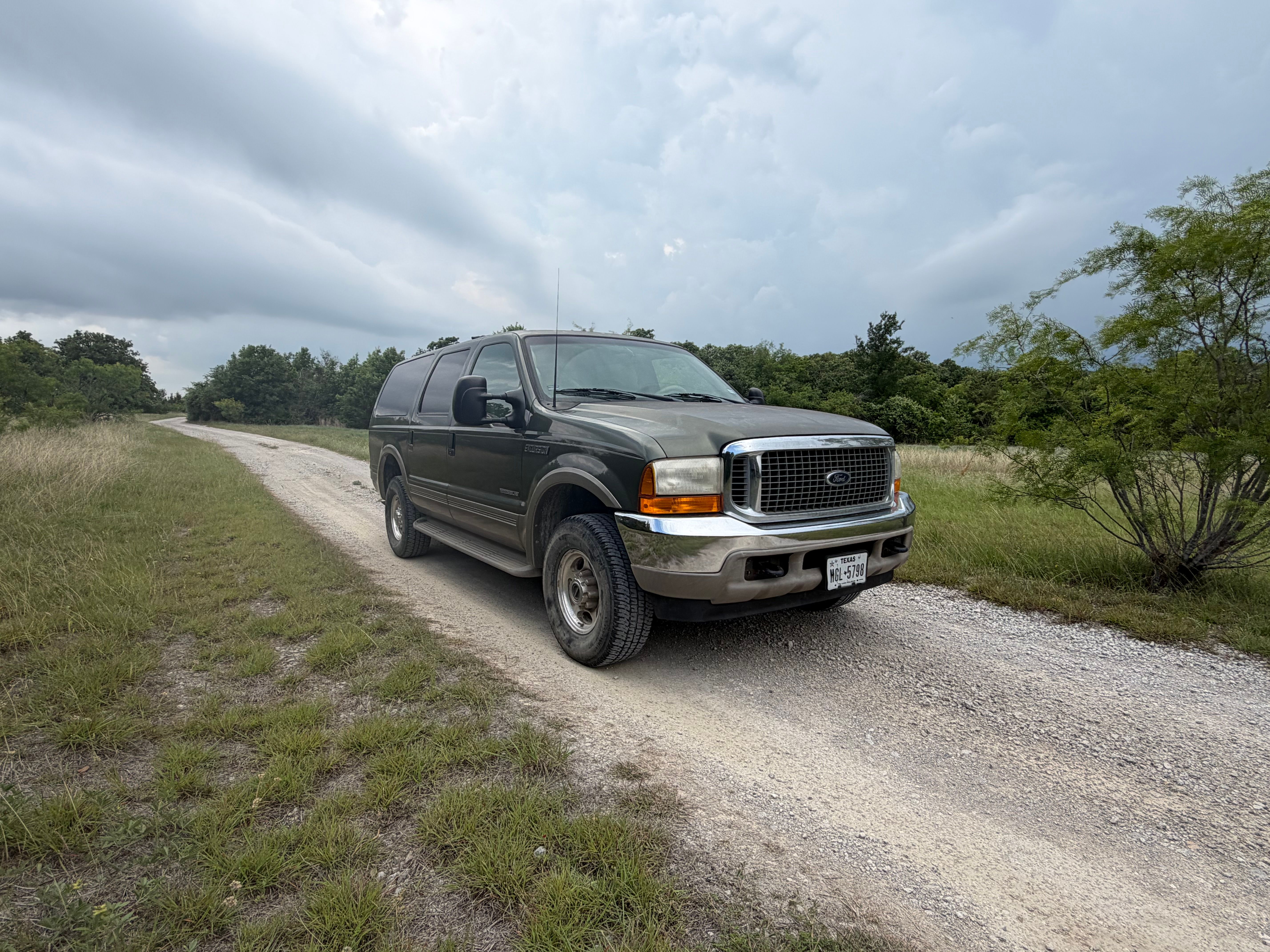 Used 2000 Ford Excursion Limited AWD/4WD image 1