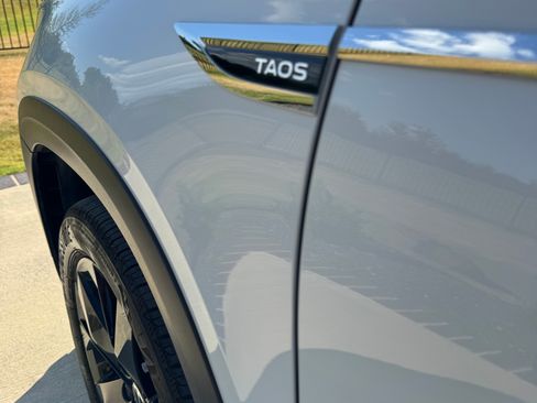 Used 2023 Volkswagen Taos SE w/ Panoramic Sunroof Package AWD/4WD image 8