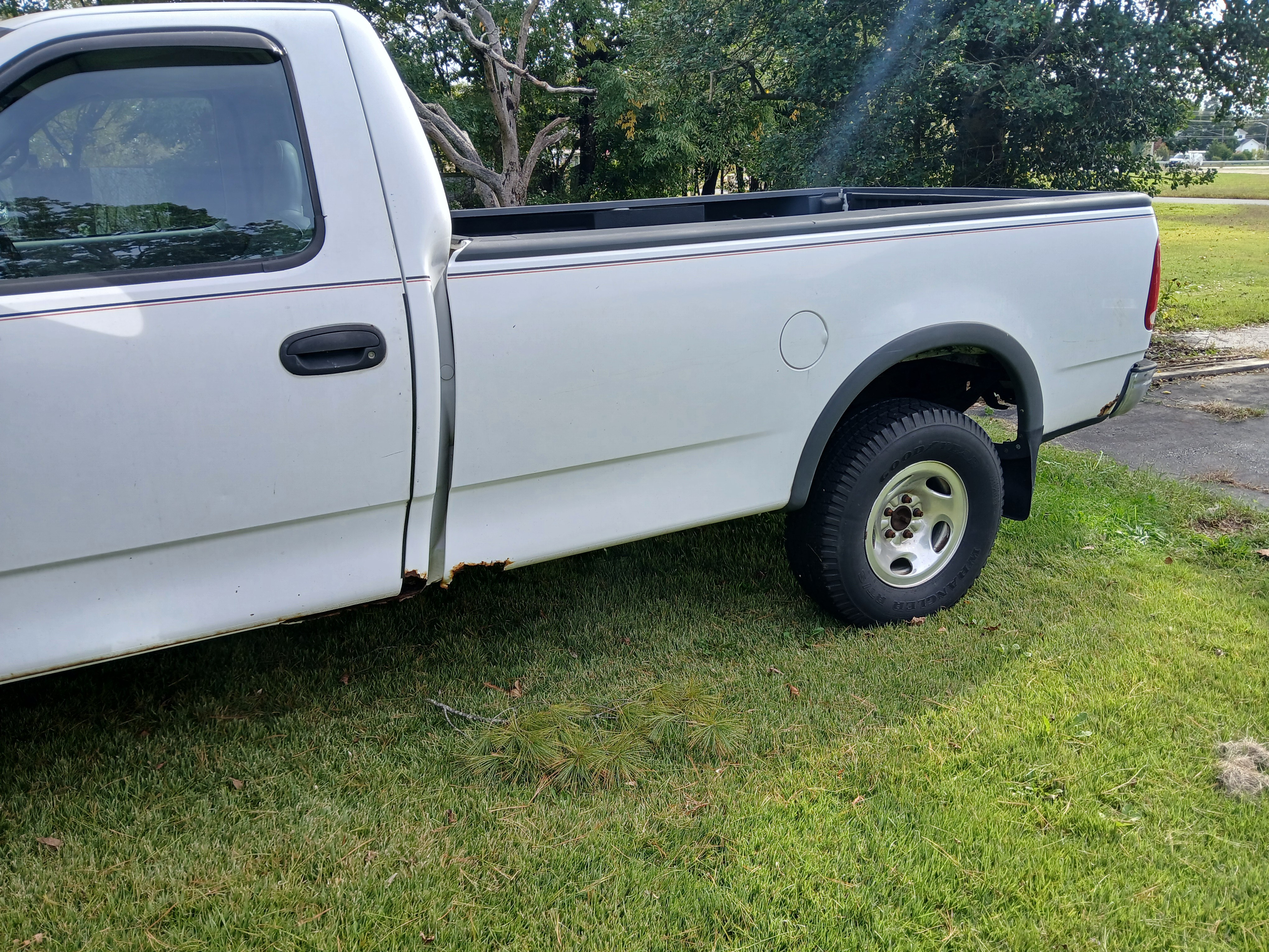 Used 1997 Ford F150 4x4 Regular Cab image 5