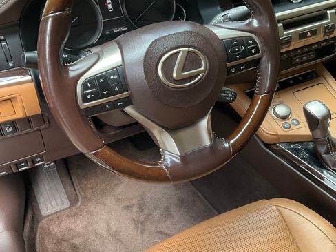 Used 2018 Lexus ES 300h FWD image 18