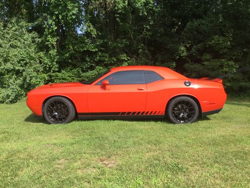 Used 2017 Dodge Challenger R/T w/ Sound Group RWD image 2