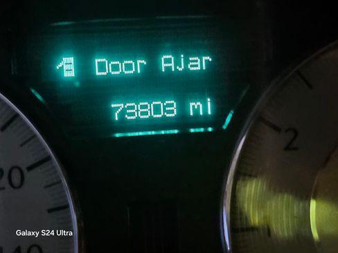 Used 2009 Chrysler 300 C w/ Luxury Group II image 10