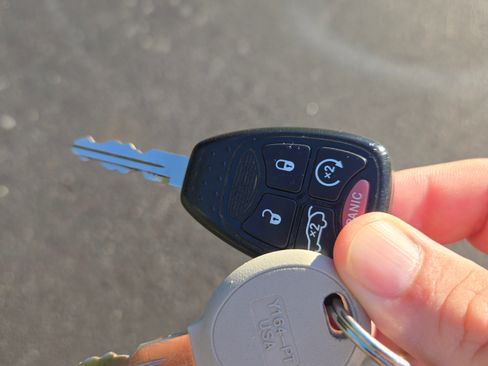 Used 2014 Chrysler 200 Limited w/ Sun/Sound Group image 16