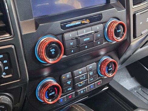 Used 2019 Ford F150 Lariat w/ Equipment Group 502A Luxury image 4