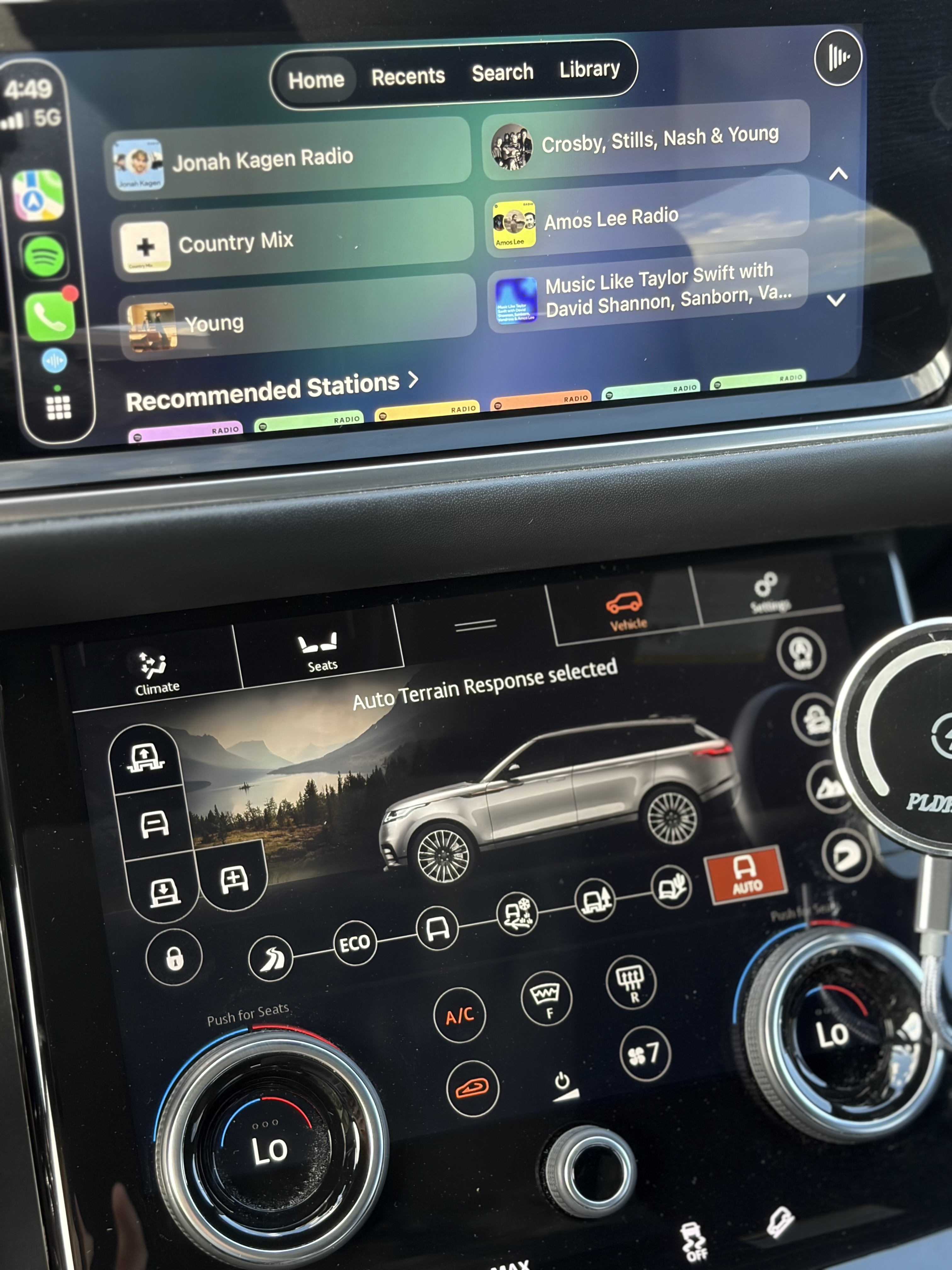 Used 2020 Land Rover Range Rover Velar R-Dynamic S AWD/4WD image 18