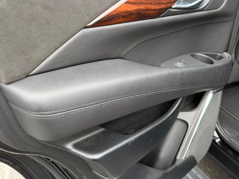 Used 2015 Cadillac Escalade Premium image 26