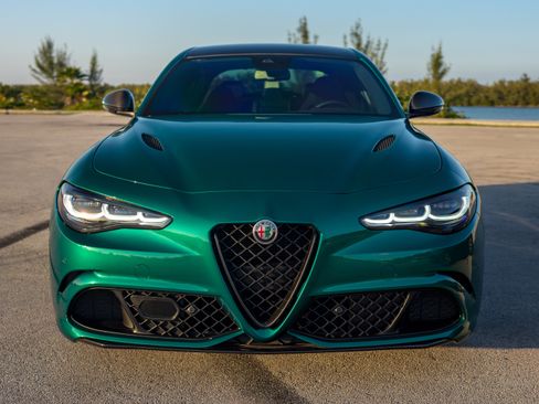 Used 2024 Alfa Romeo Giulia Quadrifoglio image 6