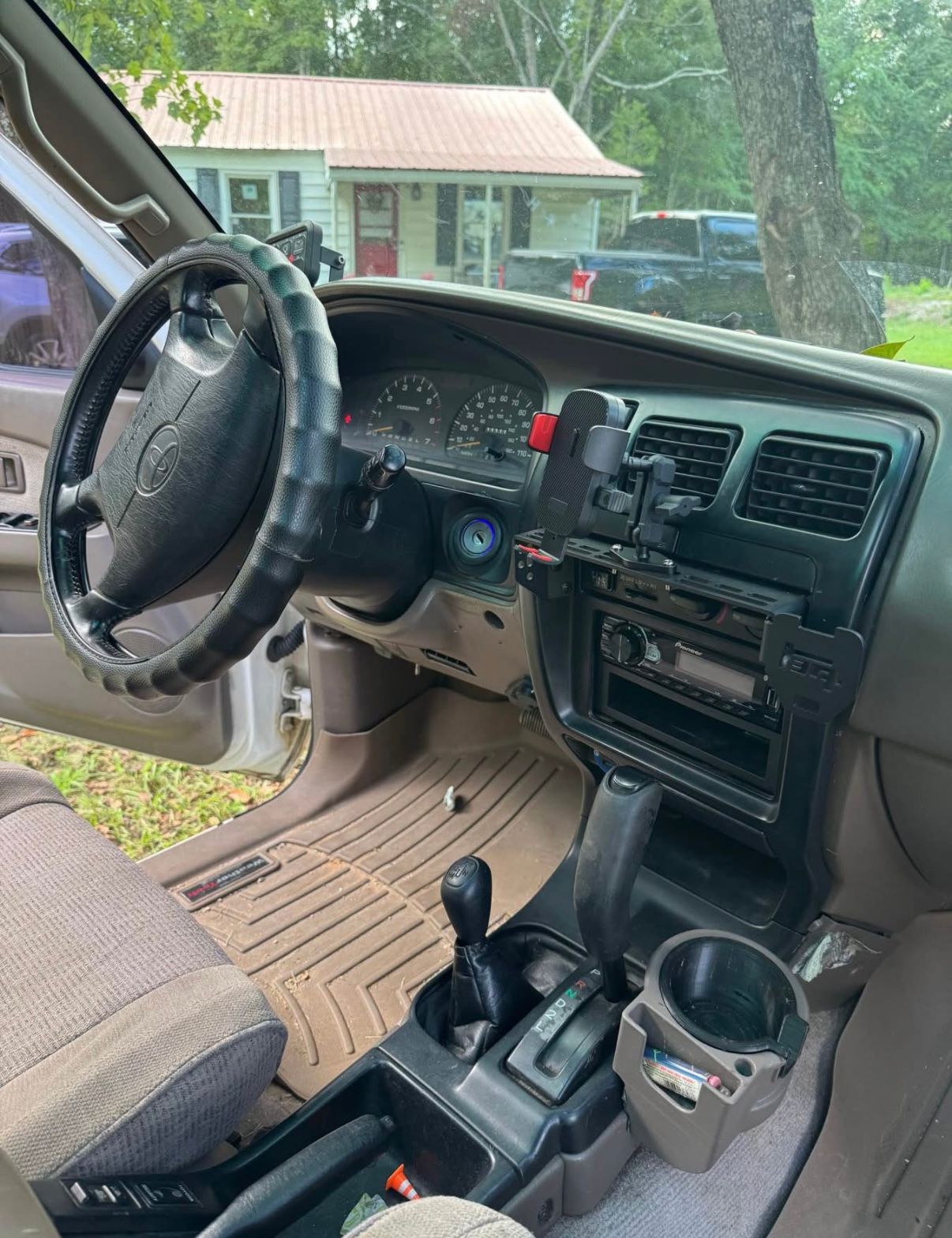Used 1998 Toyota 4Runner SR5 w/ Preferred Equipment Group 1 AWD/4WD image 8