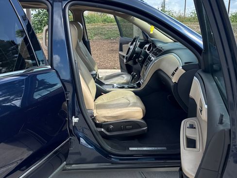 Used 2011 Chevrolet Traverse LTZ image 9