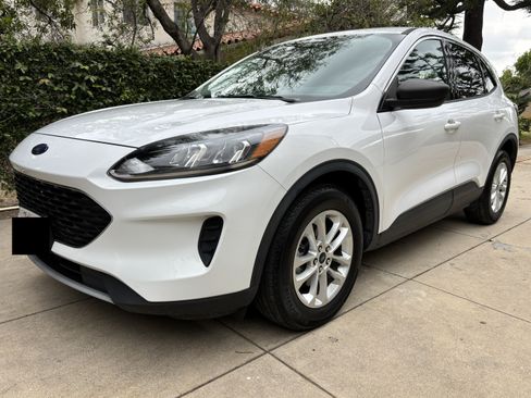 Used 2022 Ford Escape SE FWD image 2