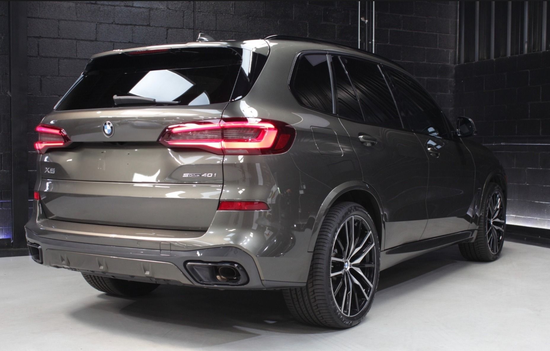 Used 2021 BMW X5 sDrive40i w/ M Sport Package RWD image 12
