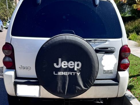 Used 2005 Jeep Liberty Limited RWD image 2