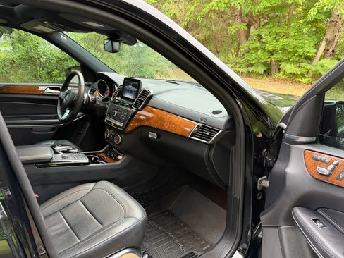 Used 2017 Mercedes-Benz GLS 550 4MATIC image 14