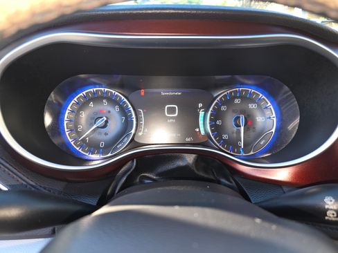 Used 2017 Chrysler Pacifica Limited w/ UConnect Theater Package image 12