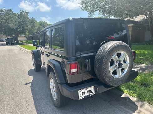 Used 2022 Jeep Wrangler Unlimited Sport AWD/4WD image 5