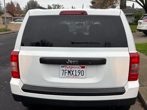 Used 2014 Jeep Patriot Sport image 4