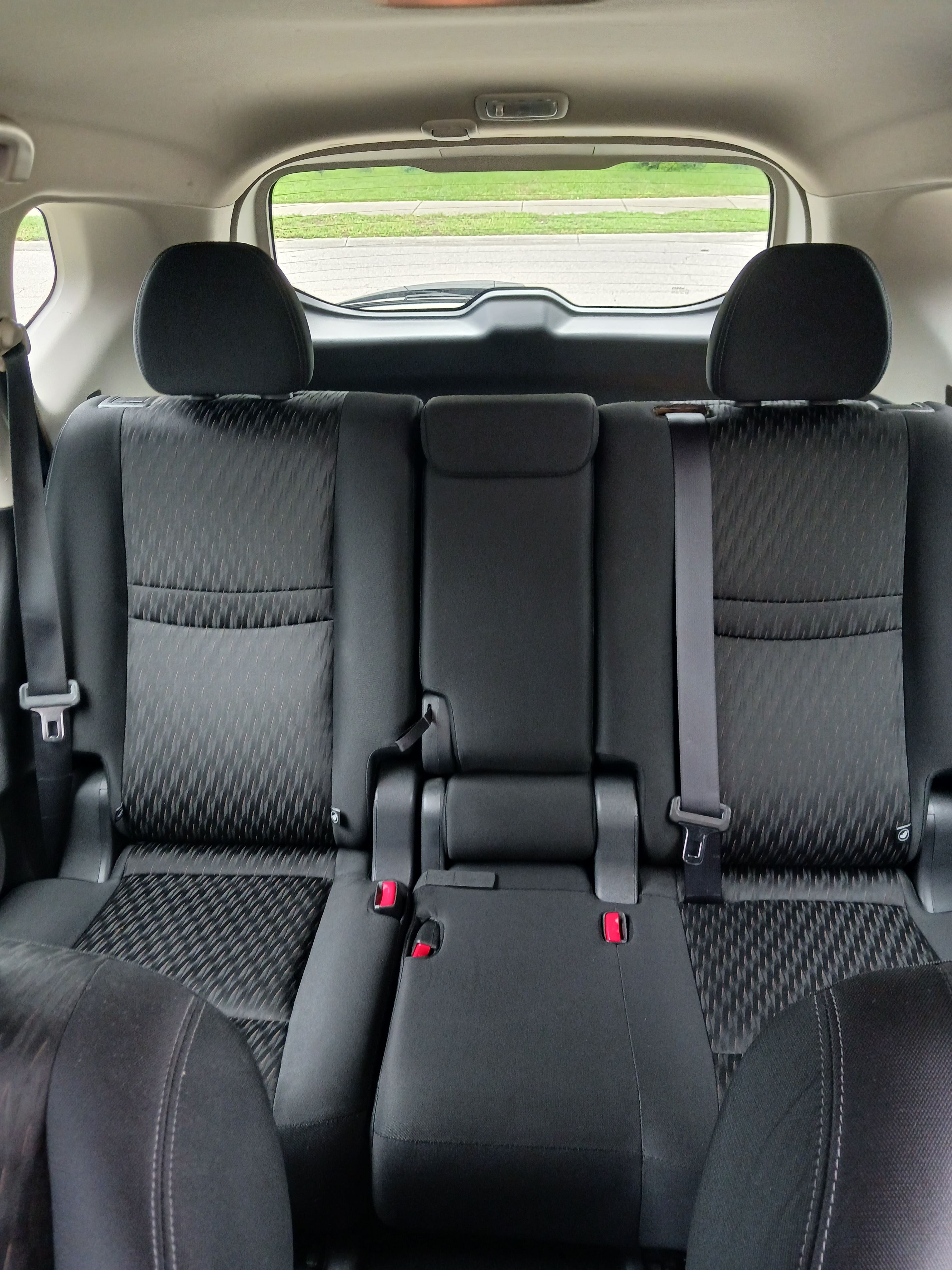 Used 2018 Nissan Rogue SV FWD image 10