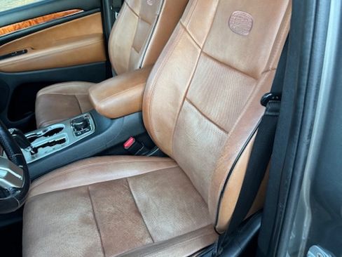 Used 2011 Jeep Grand Cherokee Overland image 15