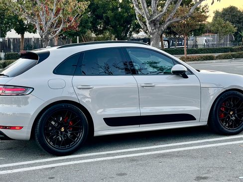 Used 2021 Porsche Macan GTS image 1