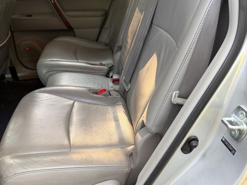 Used 2011 Toyota Highlander Limited w/ Tow Pkg AWD/4WD image 13