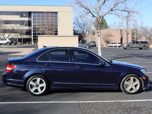 Used 2010 Mercedes-Benz C 300 4MATIC Sedan image 4